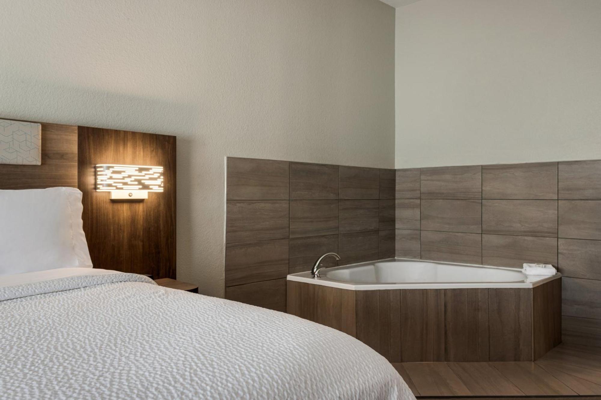 Express & Forrest By Ihg Forrest City